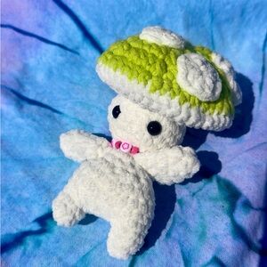 Marge the Mushroom Gal Amigurimi 💚🍄